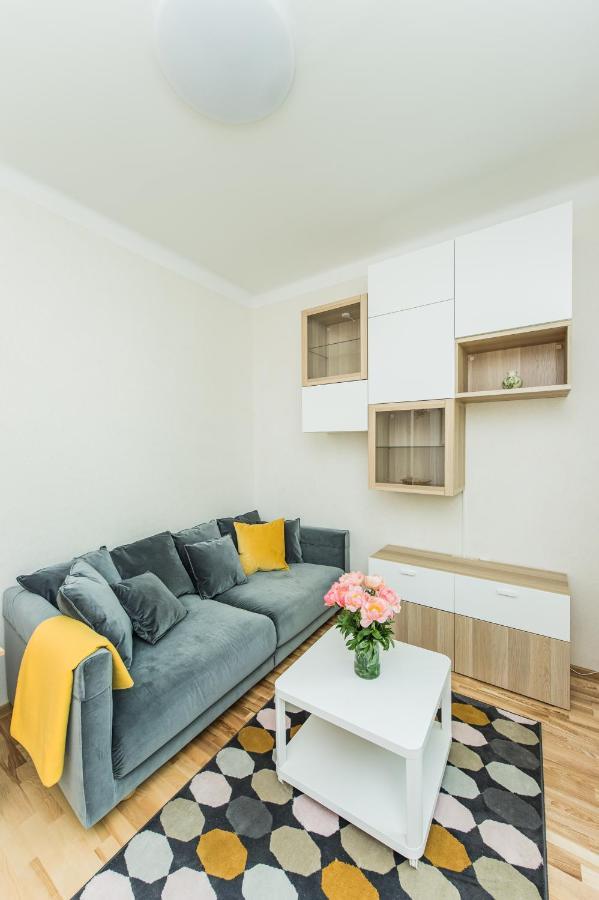 Lovely 1-Bedroom Apartment In Kaunas Old Town Bagian luar foto